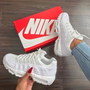 Белые кроссовки Nike Air Max 95 v-2