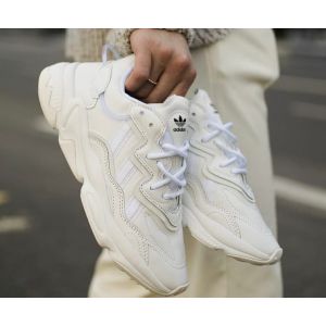 женские кроссовки Adidas Ozweego белые