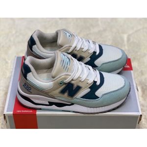 Женские кроссовки New Balance 530