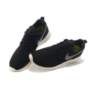 кроссовки Nike Roshe Run черно-белые